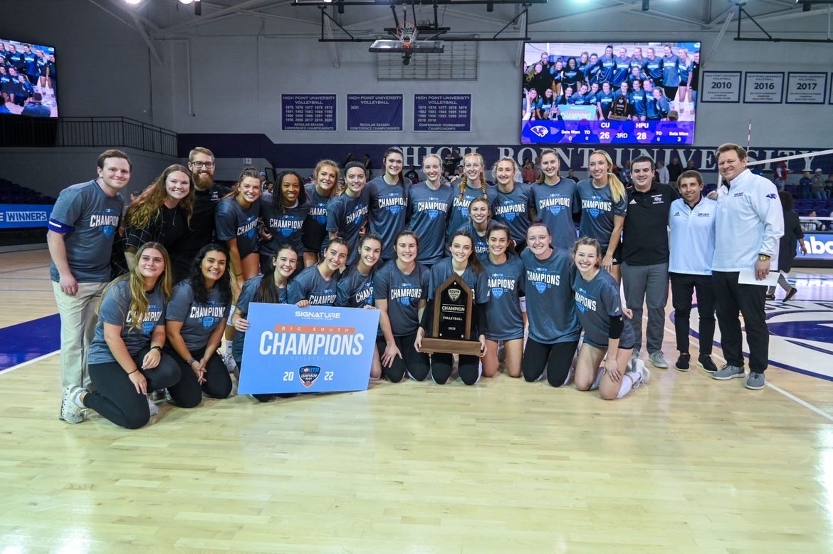 volleyball team group picture