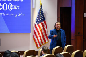 Scott McKain, the bestselling author and business consultant who serves as HPU’s Distinction and Relevance Expert in Residence, spoke to an audience made up of recruiters inside HPU’s Callicutt Life Skills Theater.