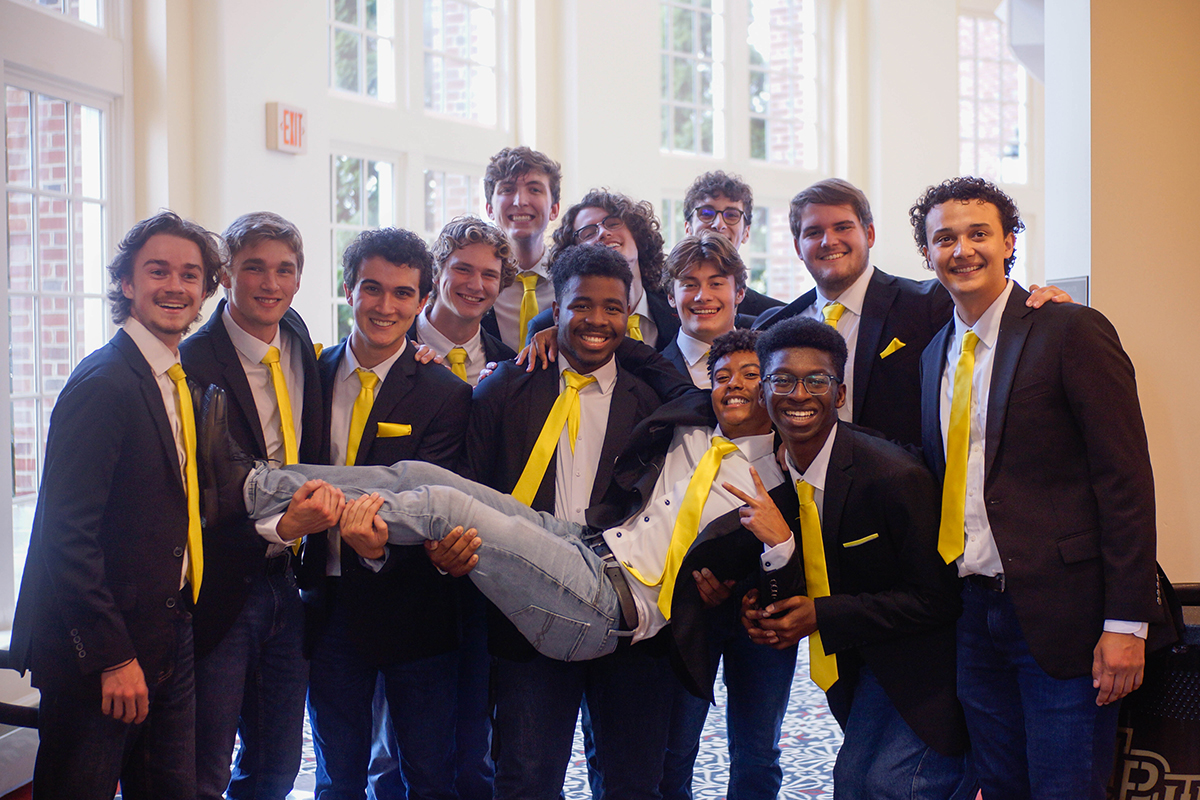 HPU’s A cappella singers relaxed before their concert at Hayworth Fine Arts Center.