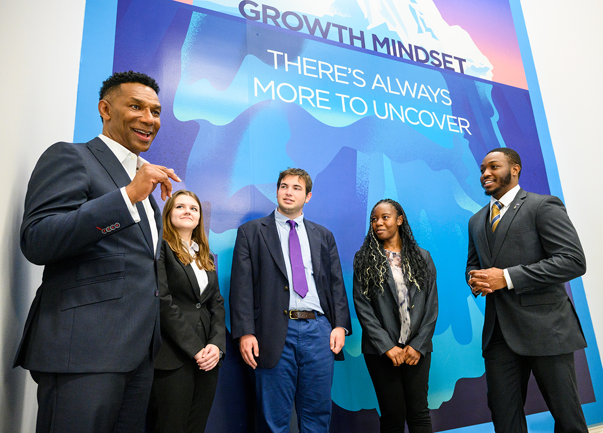 Taylor met with students about taking advantage of internship opportunities.