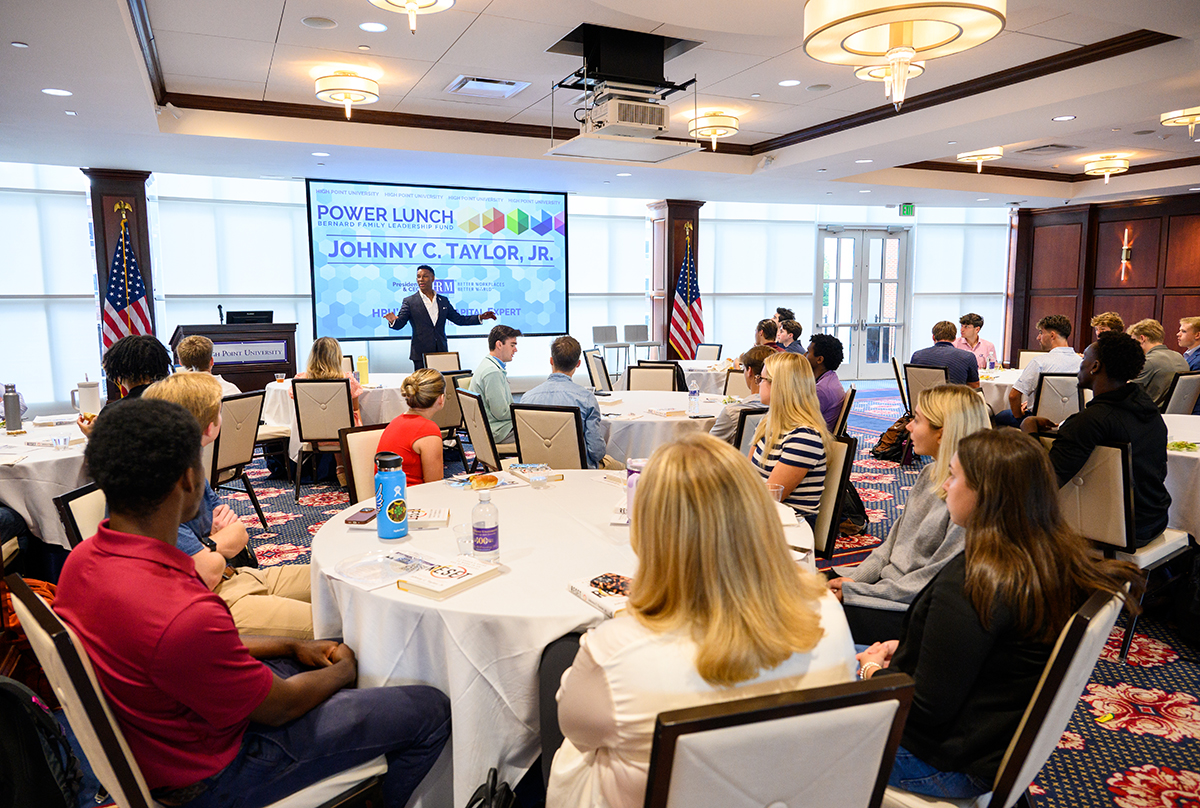 Taylor shared a power lunch with HPU students in the Congdon Hall boardroom.